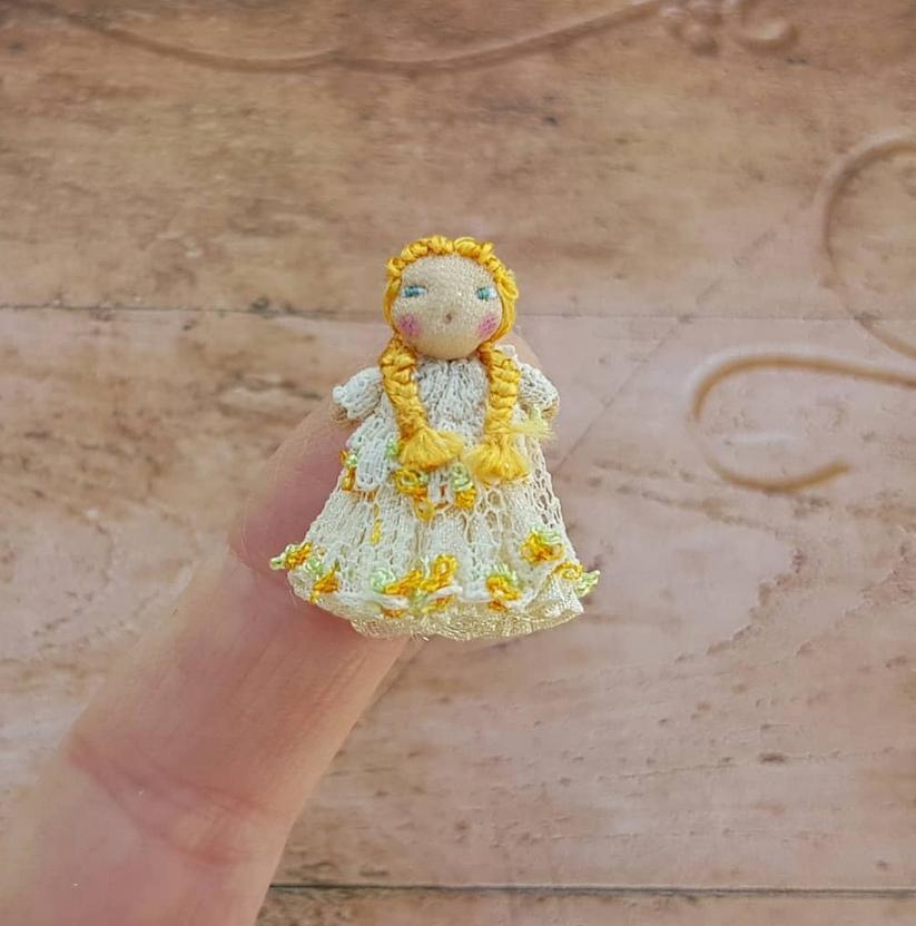 миниатюрная текстильная кукла ручной работы, handmade miniature doll, украшение из кукол