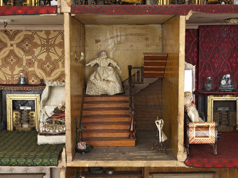Антикварный кукольный домик. История кукольного домика.