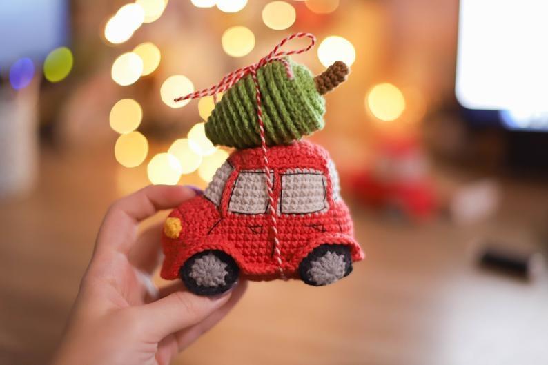 toy car with christmas tree on top, игрушка машина с елкой на крыше своими руками
