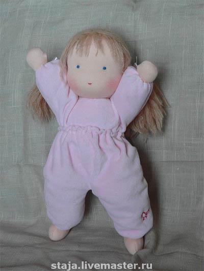 Вальдорфская кукла в пришивном комбенизоне